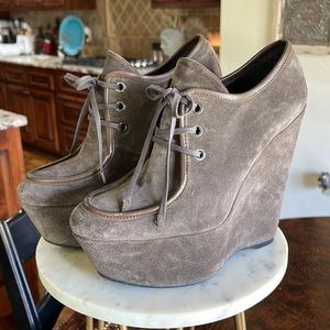 Stuart Weitzman genuine suede leather platform booties. Size 7.